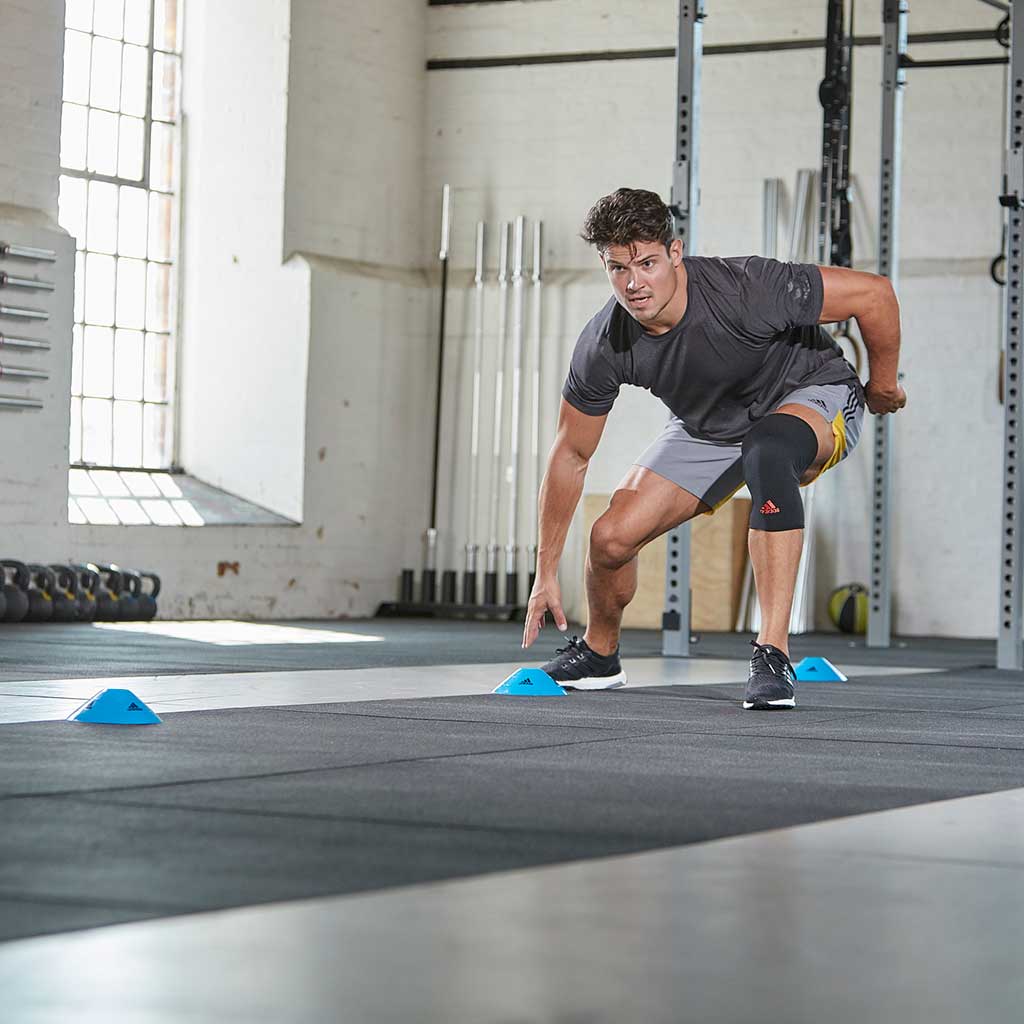 ESSENTIAL KNEE SUPPORT adidas fitness